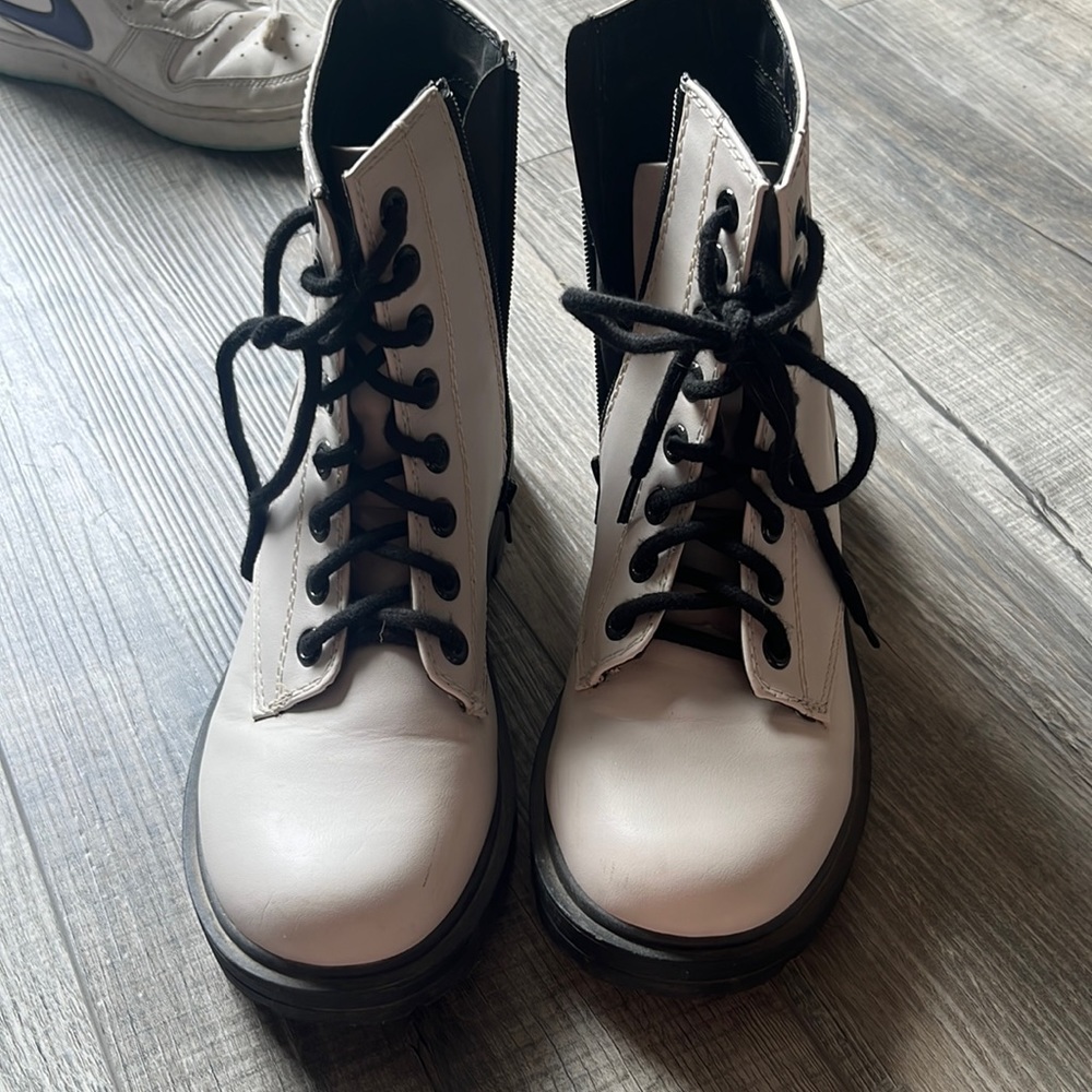 unr8ed Women’s white lace up zip up combat boots